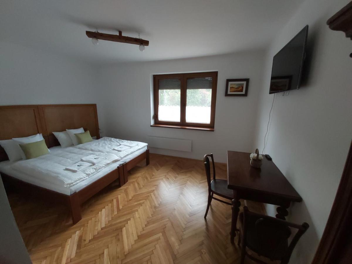 Mamutfenyo Panzio Bed & Breakfast Tata Eksteriør bilde