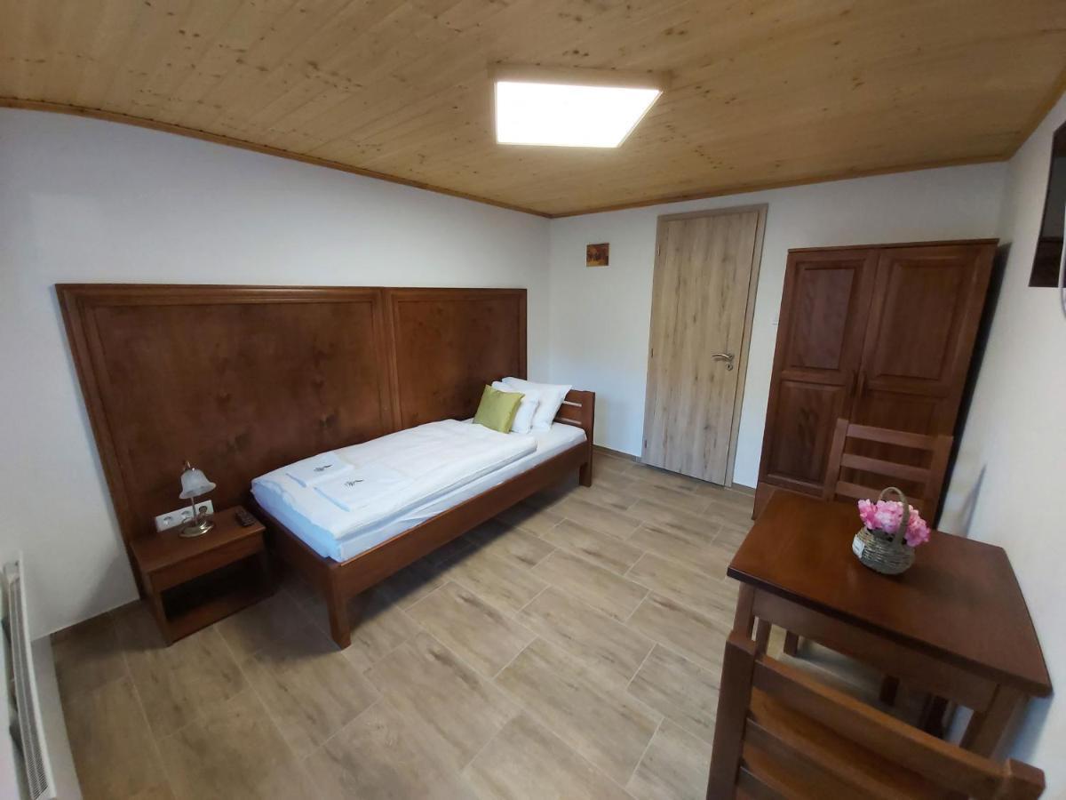 Mamutfenyo Panzio Bed & Breakfast Tata Eksteriør bilde