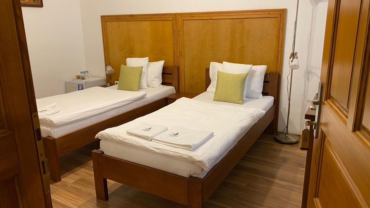 Mamutfenyo Panzio Bed & Breakfast Tata Eksteriør bilde