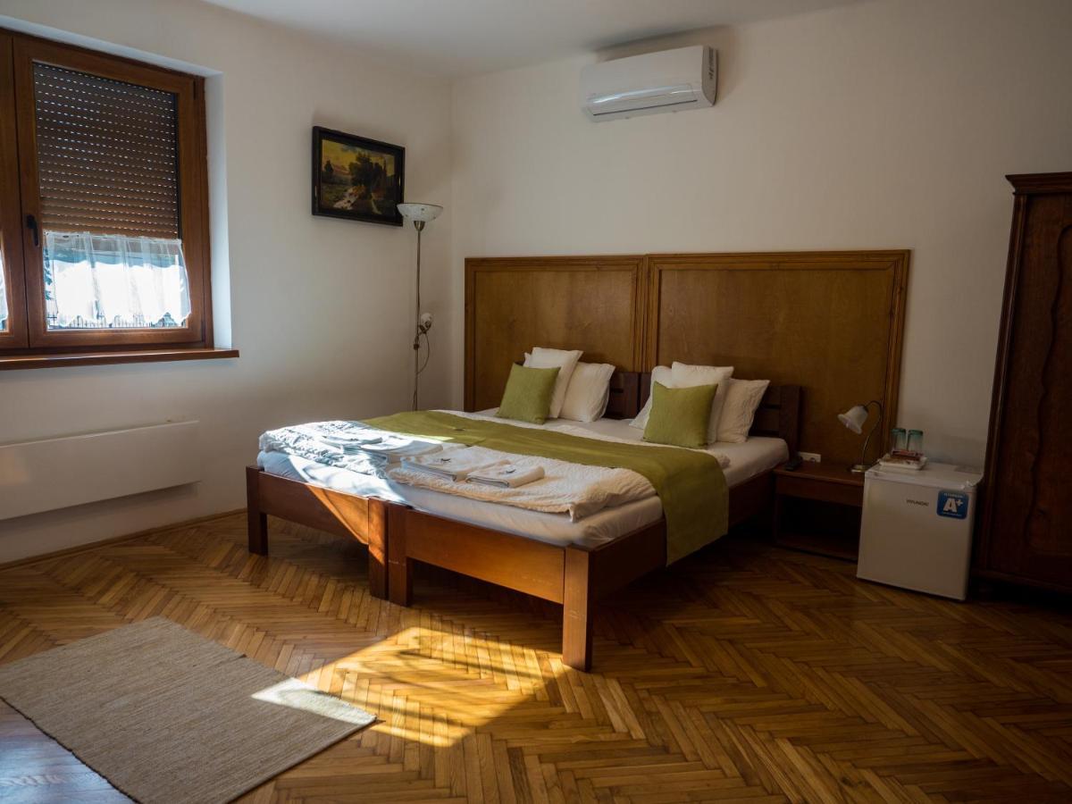 Mamutfenyo Panzio Bed & Breakfast Tata Eksteriør bilde