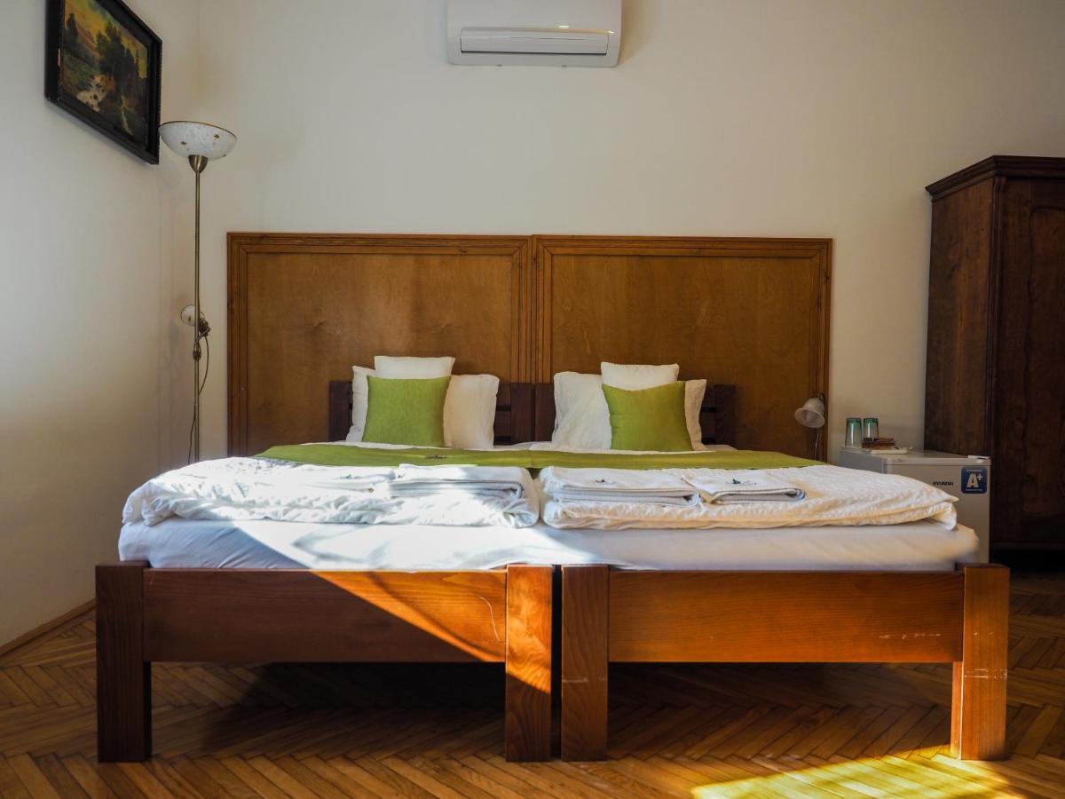 Mamutfenyo Panzio Bed & Breakfast Tata Eksteriør bilde