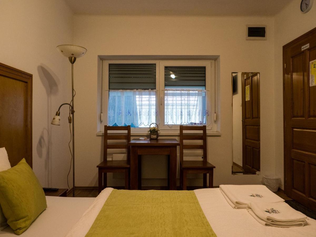 Mamutfenyo Panzio Bed & Breakfast Tata Eksteriør bilde